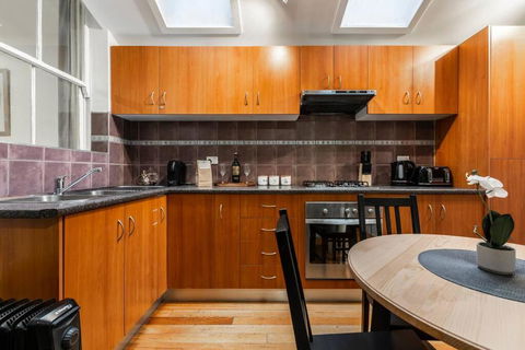 A Carlton Classic - Quaint Inner-City Getaway - Accommodation Mt Buller 2