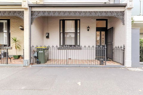 A Carlton Classic - Quaint Inner-City Getaway - Accommodation Mt Buller 4