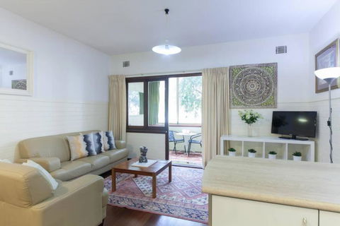 B2 Crawley Apartment 1 BRM & Sleepout Near UWA - Accommodation Mt Buller 3