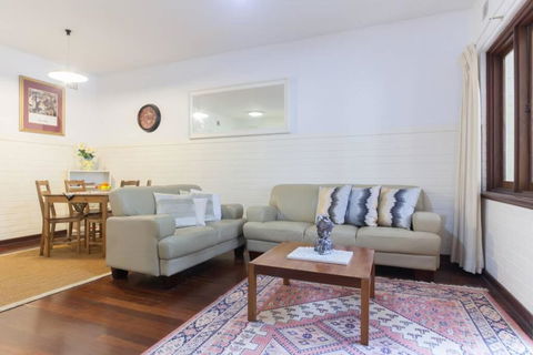 B2 Crawley Apartment 1 BRM & Sleepout Near UWA - Accommodation Mt Buller 0