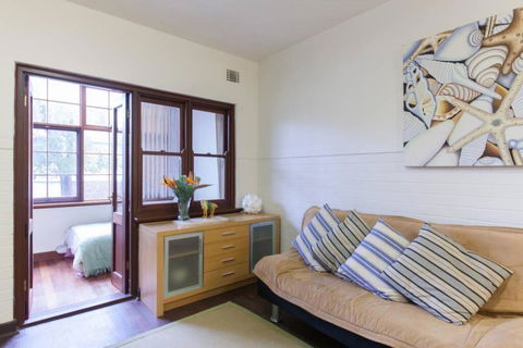B3 Crawley Apartment 1 BRM & Sleepout Near UWA - Accommodation Mt Buller 3