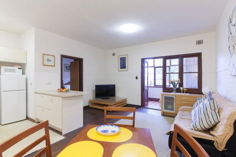 B3 Crawley Apartment 1 BRM & Sleepout Near UWA - Accommodation Mt Buller 2
