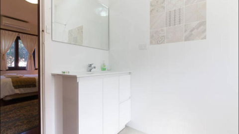 B4 Crawley Apartment 1 BRM & Sleepout Near UWA - Accommodation Mt Buller 3