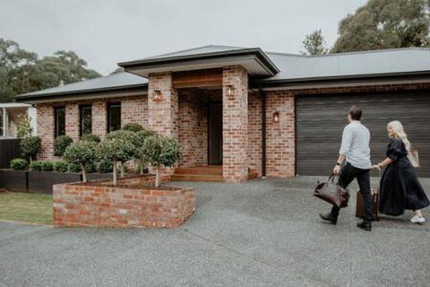 BADGER HOUSE - 4 Bed, 4 Bath, Stunning Entertainer Plus Fire - Accommodation Mt Buller 1