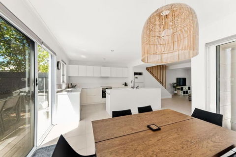 BARBADOS Ultimate Laid-back Holiday - Flat Stroll To River - Accommodation Mt Buller 2