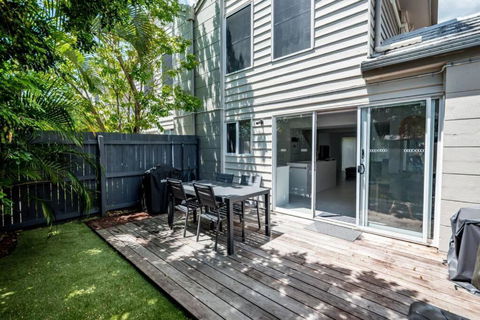 BARBADOS Ultimate Laid-back Holiday - Flat Stroll To River - Accommodation Mt Buller 3