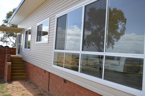 BATHURST GOLDFIELDS RESIDENCE On MOUNT PANORAMA - Accommodation Mt Buller 3