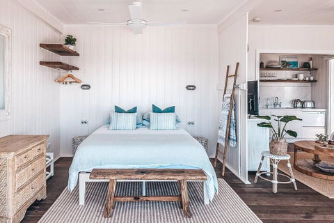 BAY PROPERTIES . Beach House Studio - Accommodation Mt Buller 4