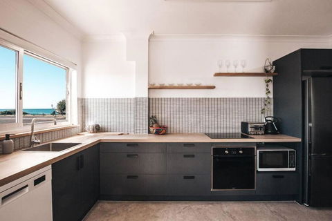 BAY PROPERTIES . Ocean Sounds - Accommodation Mt Buller 1