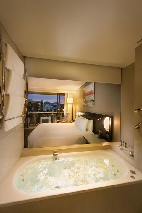 Hilton Cairns - Accommodation Mt Buller 22