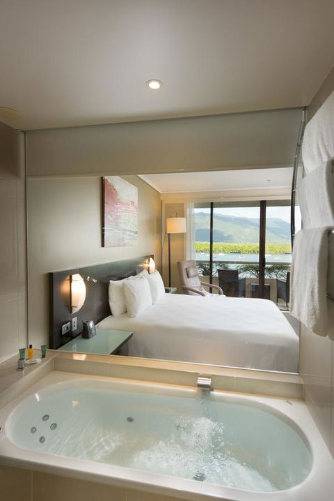 Hilton Cairns - Accommodation Mt Buller 2
