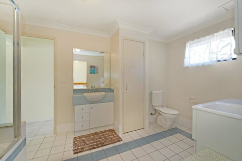 Quiet Location Across From Waterfront - South Esp, Bongaree - Accommodation Mt Buller 5