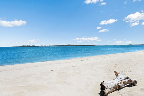 Quiet Location Across From Waterfront - South Esp, Bongaree - Accommodation Mt Buller 18