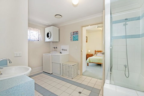 Quiet Location Across From Waterfront - South Esp, Bongaree - Accommodation Mt Buller 15