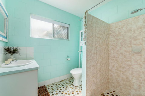 Charm And Comfort In This Ground Floor Unit With Water Views! Welsby Pde, Bongaree - Accommodation Mt Buller 11