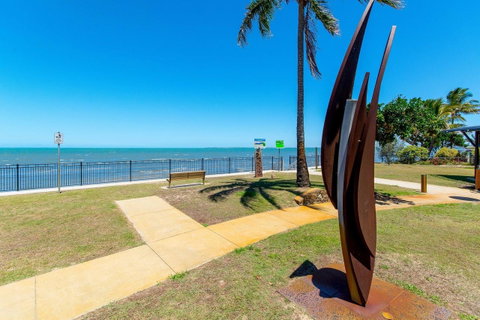 Charm And Comfort In This Ground Floor Unit With Water Views! Welsby Pde, Bongaree - Accommodation Mt Buller 5