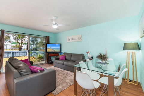 Charm And Comfort In This Ground Floor Unit With Water Views! Welsby Pde, Bongaree - Accommodation Mt Buller 14