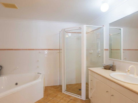 1 'Peninsula Waters', 2-4 Soldiers Point Road - Aircon, Pool & Massive Outdoor Area - Accommodation Mt buller 2