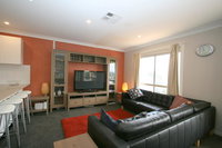 2/17 Jillamatong Street