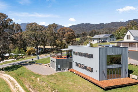 Black Diamond - Merrijig - Sleeps 14 - Accommodation Mt Buller 2
