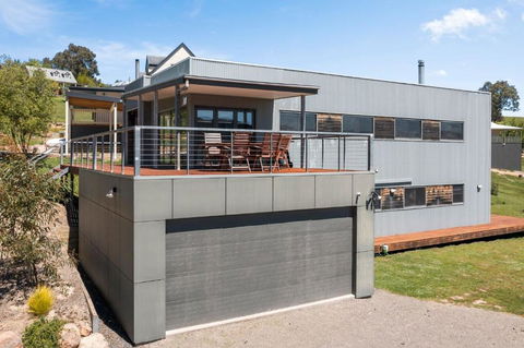 Black Diamond - Merrijig - Sleeps 14 - Accommodation Mt Buller 0