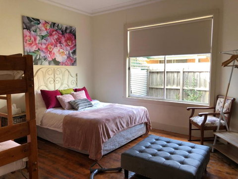 D108 Fantastic Sun Crescent Gathering - Accommodation Mt Buller 0