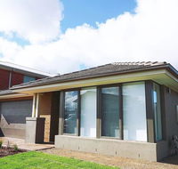 5Bed 2Bath Family House in Werribee - Accommodation Mt Buller