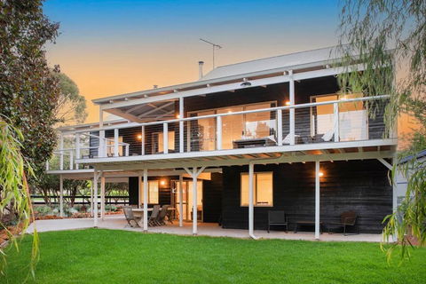 Eagle Bay Summerhaus - Accommodation Mt Buller 0