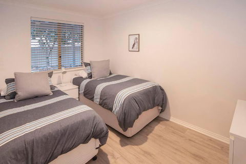 Eagle Bay Summerhaus - Accommodation Mt Buller 4