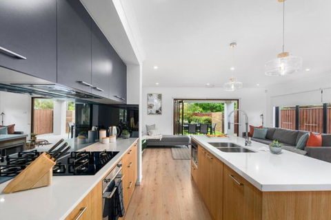 East Corrimal Escape - Beautiful Beachside Living - Accommodation Mt Buller 1