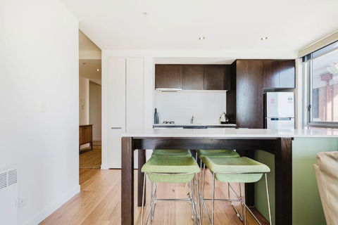 Easy Eastside - Urban Chic With A Rooftop Pool Oasis - Accommodation Mt Buller 4