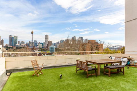 Eclectic Art Deco Apartment In Great Location - Accommodation Mt Buller 3