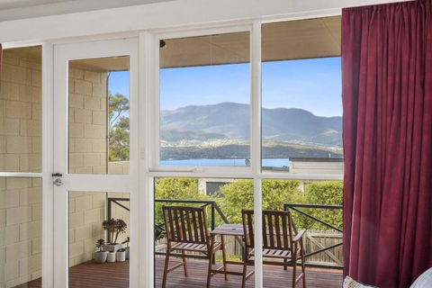 Eastern Shore Escape - Panoramic Modern Comforts - Accommodation Mt Buller 2
