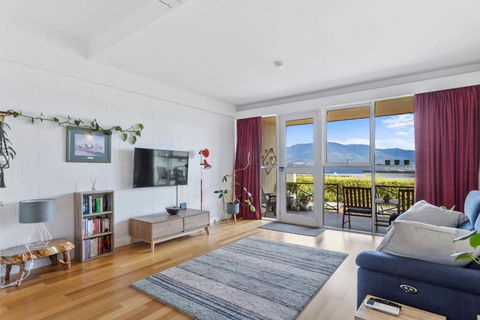 Eastern Shore Escape - Panoramic Modern Comforts - Accommodation Mt Buller 0