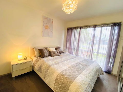 ENTIRE HOME IN WERRIBEE,BEST POSSIBLE LOCATION YOU CAN FIND - Accommodation Mt Buller 3