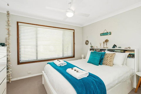 Family Coastal Escape Narrawallee NSW - Accommodation Mt Buller 4