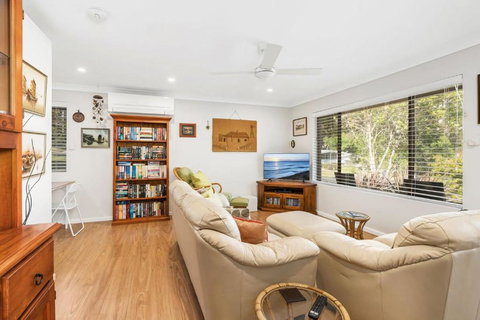 Family Coastal Escape Narrawallee NSW - Accommodation Mt Buller 1