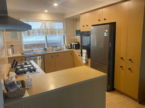 Family Home- Close To Knox City & Dandenong Ranges - Accommodation Mt Buller 3