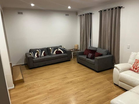Family Home- Close To Knox City & Dandenong Ranges - Accommodation Mt Buller 4
