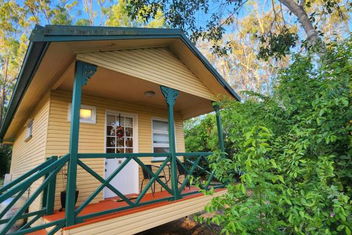 Ferns Miners Rest with Accommodation Mt Buller