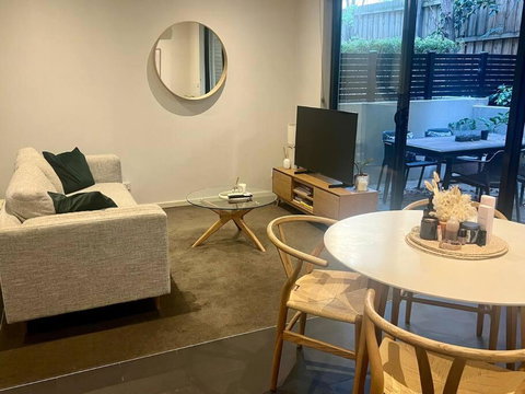 Glen Iris Gem - Modern Apartment With Car Park - Accommodation Mt Buller 3