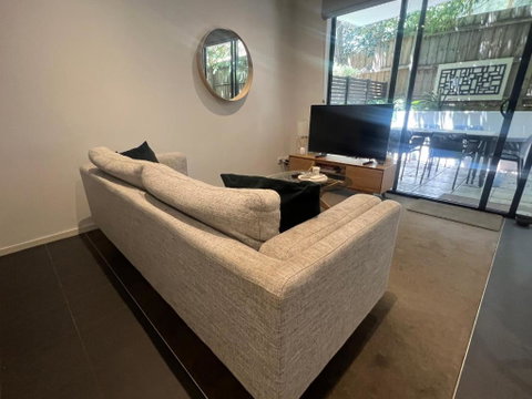 Glen Iris Gem - Modern Apartment With Car Park - Accommodation Mt Buller 2