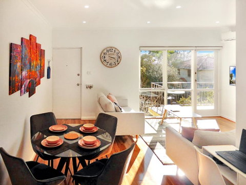 Glen Iris, Quiet Boutique 2 Bedroom Netflix, WIFI, Parking, Free Wine - Accommodation Mt Buller 0