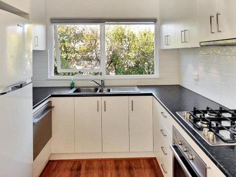 Glen Iris, Quiet Boutique 2 Bedroom Netflix, WIFI, Parking, Free Wine - Accommodation Mt Buller 4
