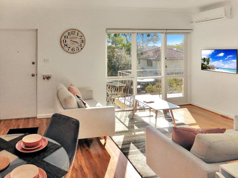 Glen Iris, Quiet Boutique 2 Bedroom Netflix, WIFI, Parking, Free Wine - Accommodation Mt Buller 1