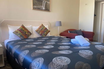 Grand Central Motel with Accommodation Mt Buller
