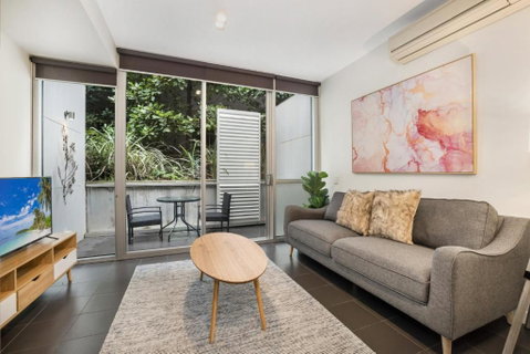 Ground Floor Terrace Unit Near Edinburgh Gardens - Accommodation Mt Buller 3