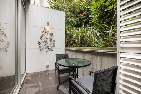 Ground Floor Terrace Unit Near Edinburgh Gardens - Accommodation Mt Buller 4