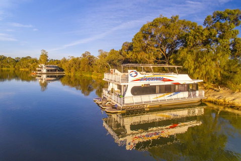 All Seasons Houseboats - Accommodation Mt Buller 1
