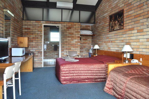 All Travellers Motor Inn - Accommodation Mt Buller 3